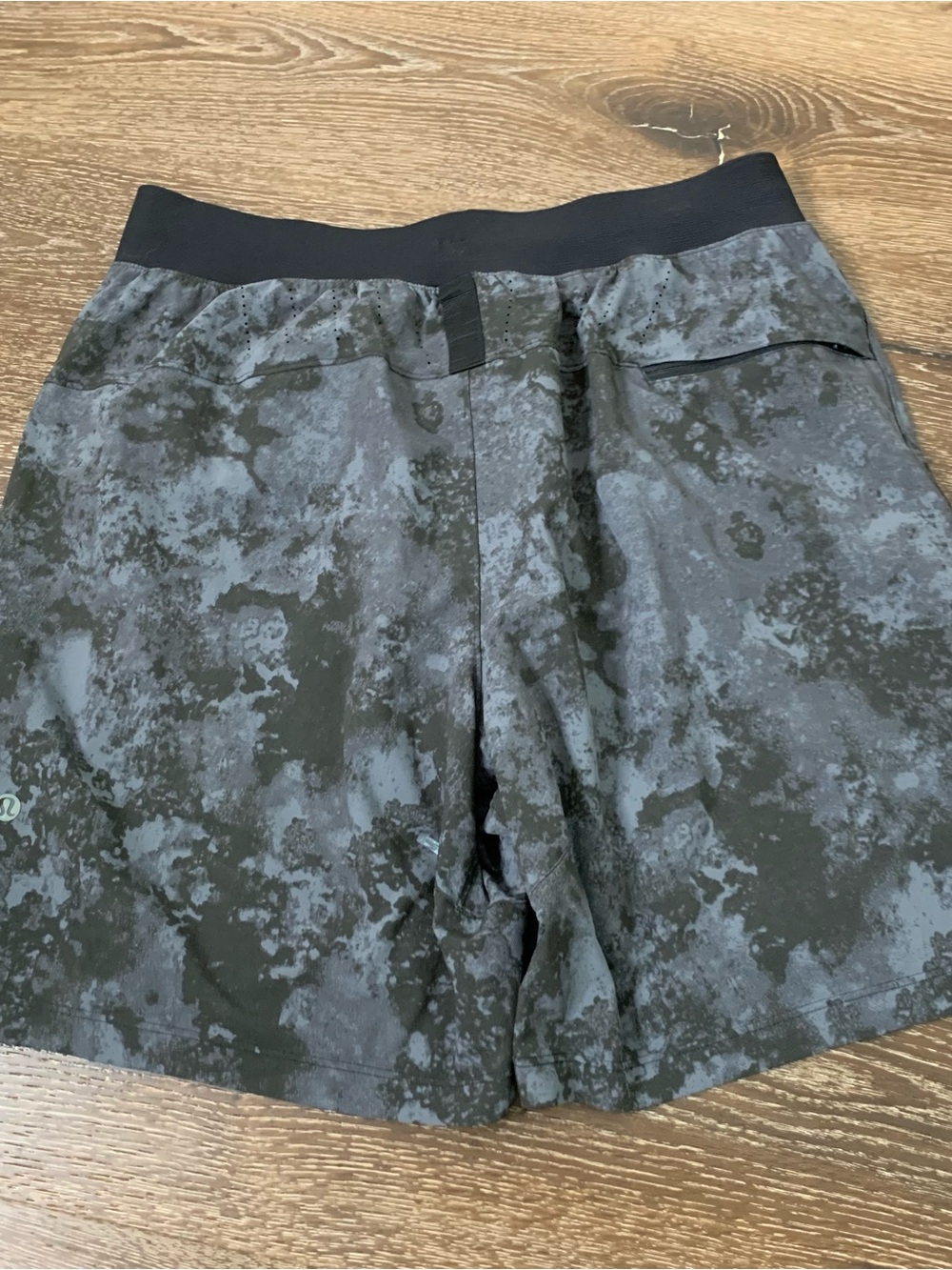 Lululemon License to Train has liner Short 7” Tactile Print Anchor Black M - Picture 6 of 8